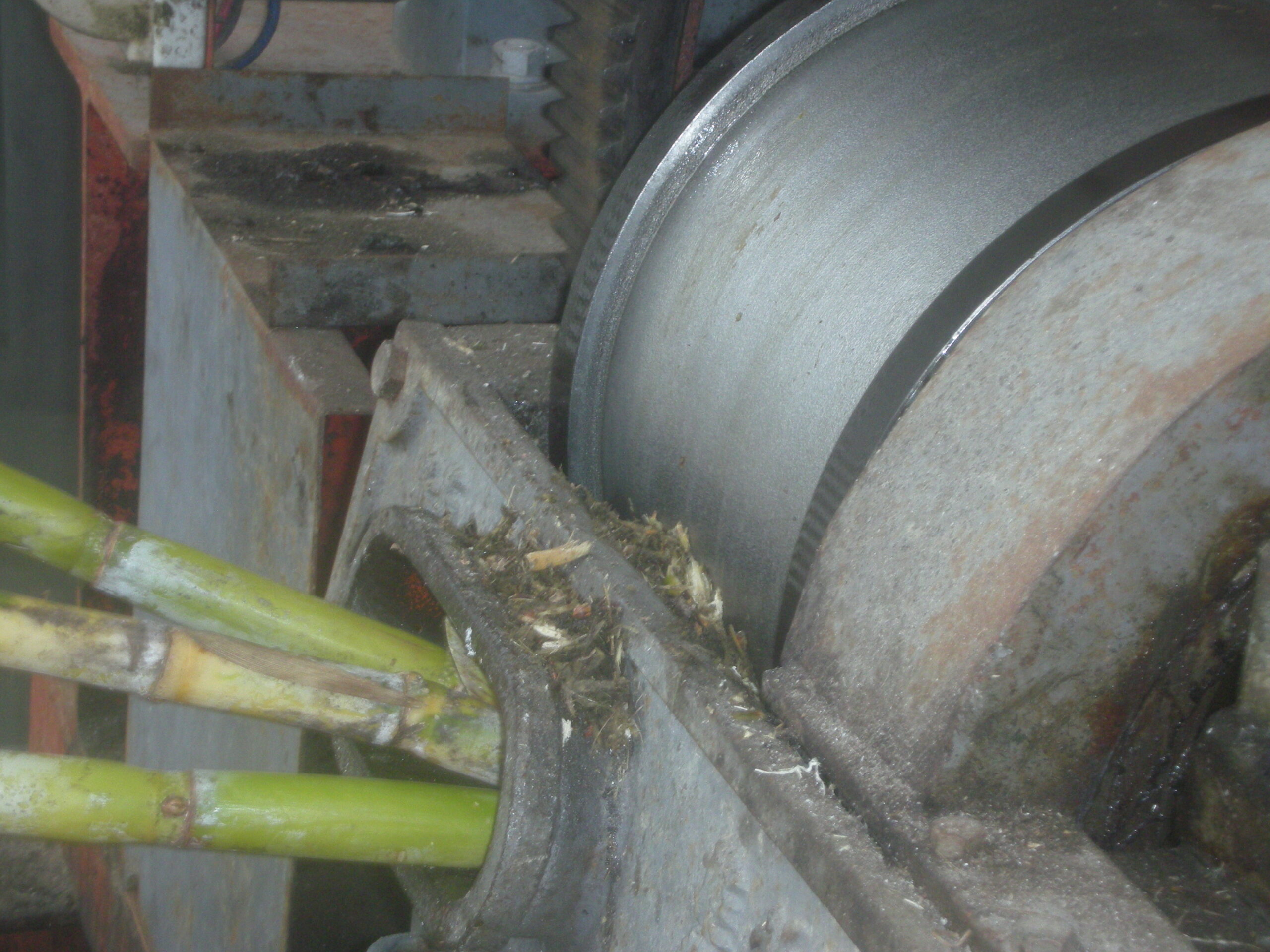 サトウキビ圧搾機
